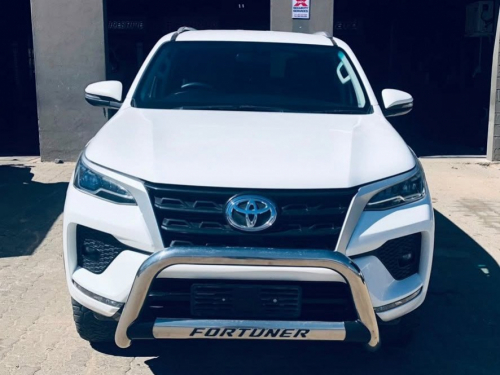 Toyota TOYOTA FORTUNER 2.4 GD-6 4X4 in Namibia