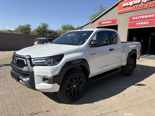 Toyota HILUX 2.8 LEGEND 4X4 A/T E/CAB in Namibia