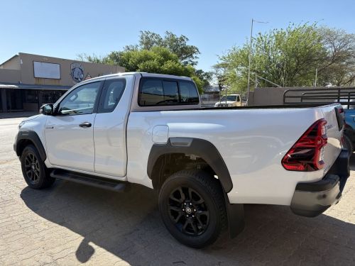 Toyota HILUX 2.8 LEGEND 4X4 A/T E/CAB in Namibia