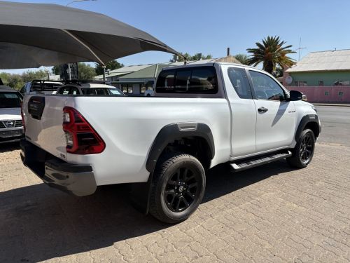 Toyota HILUX 2.8 LEGEND 4X4 A/T E/CAB in Namibia