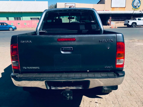 Toyota HILUX D4D 4X4 MT DC DIESEL in Namibia
