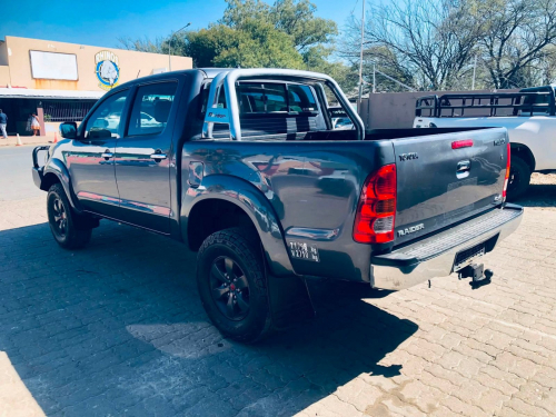 Toyota HILUX D4D 4X4 MT DC DIESEL in Namibia