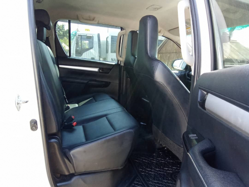 Toyota Hilux 2.4 SR 4x4 Man in Namibia