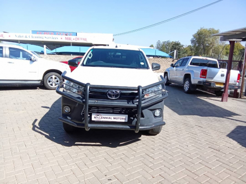Toyota Hilux 2.4 SR 4x4 Man in Namibia