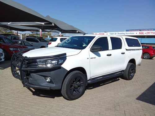 Toyota Hilux 2.4 SR 4x4 Man in Namibia