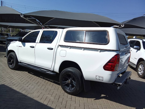 Toyota Hilux 2.4 SR 4x4 Man in Namibia