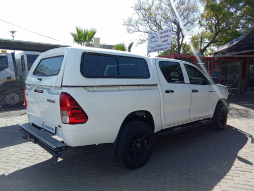 Toyota Hilux 2.4 SR 4x4 Man in Namibia