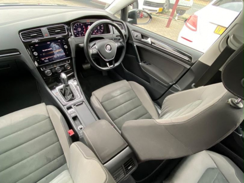 Volkswagen Golf 7.5 TSI 1.4 DSG in Namibia