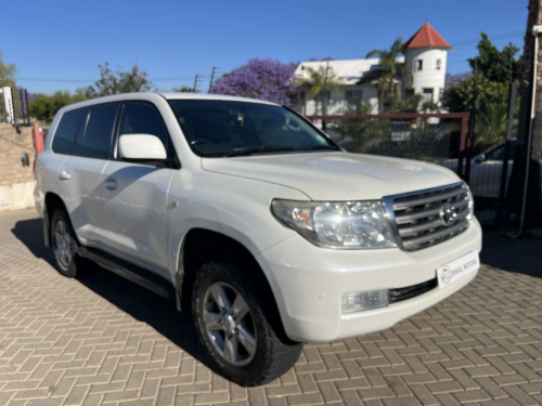 Toyota Land Cruiser 200 VX 4.6V8 in Namibia