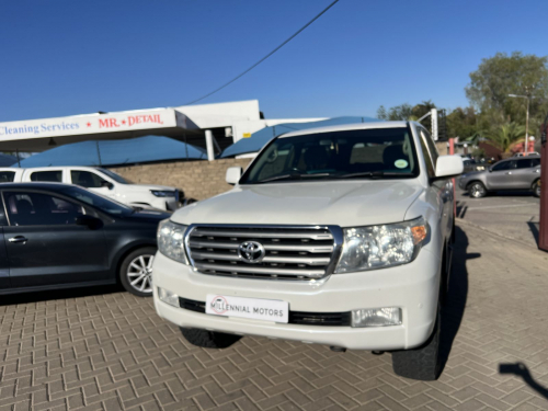 Toyota Land Cruiser 200 VX 4.6V8 in Namibia