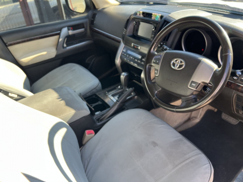 Toyota Land Cruiser 200 VX 4.6V8 in Namibia