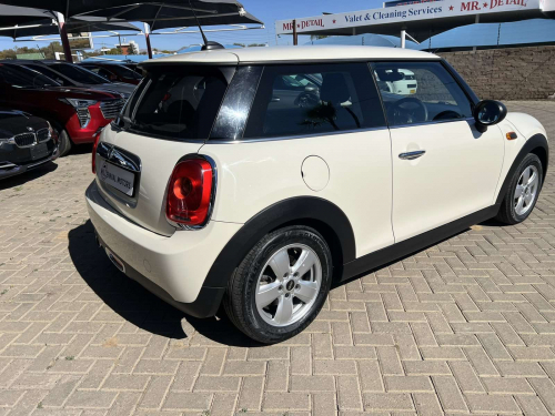 Mini MINI COOPER in Namibia