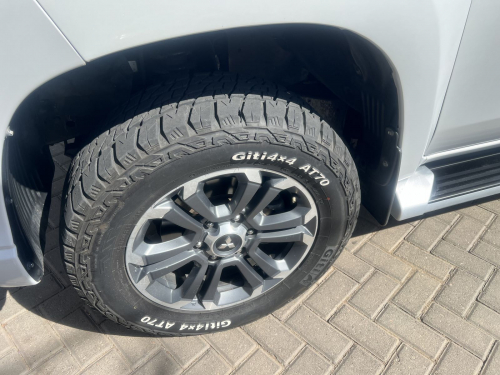 Mitsubishi Triton 2.4 DI DC 4x4 in Namibia
