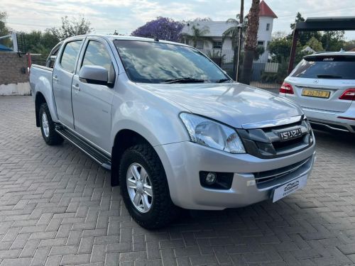 Isuzu KB 240I LE 4x4 P/U D/C in Namibia