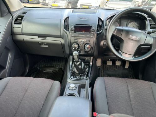 Isuzu KB 240I LE 4x4 P/U D/C in Namibia