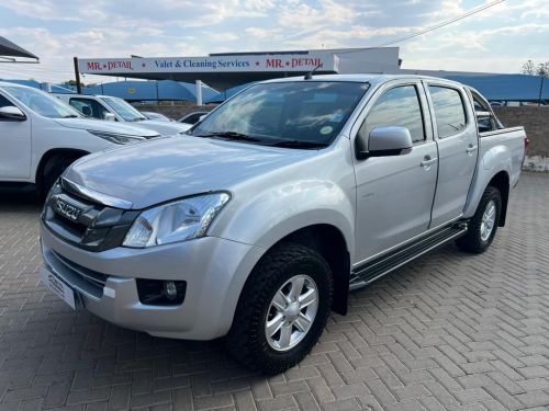 Isuzu KB 240I LE 4x4 P/U D/C in Namibia