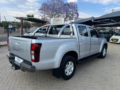 Isuzu KB 240I LE 4x4 P/U D/C in Namibia