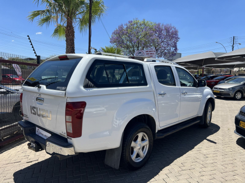 Isuzu KB 300 D-TEQ LX 4x4 in Namibia