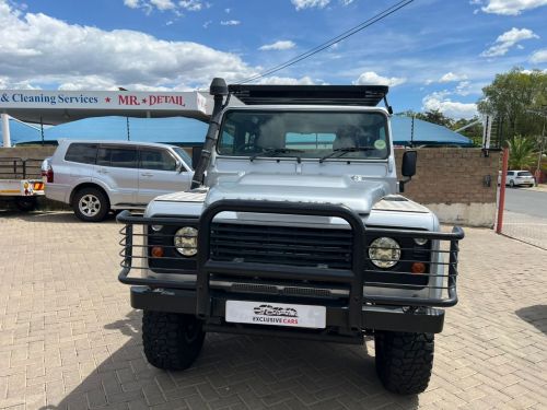 Land Rover DEFENDER PUMA 90 SW in Namibia