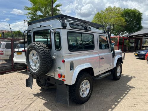 Land Rover DEFENDER PUMA 90 SW in Namibia
