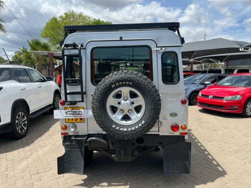 Land Rover DEFENDER PUMA 90 SW in Namibia