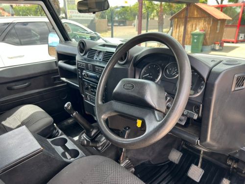 Land Rover DEFENDER PUMA 90 SW in Namibia