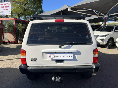 Jeep Cherokee Sport 4.0 A/T in Namibia