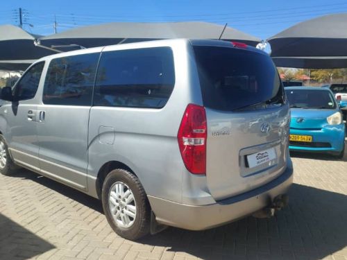 Hyundai H1 GLS 2.4 CVVT Executive manual 9 Seater in Namibia