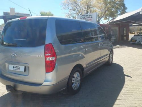 Hyundai H1 GLS 2.4 CVVT Executive manual 9 Seater in Namibia