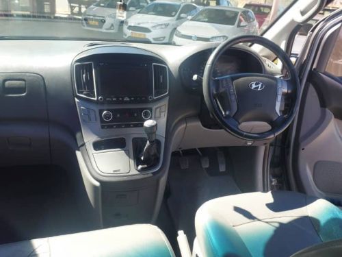 Hyundai H1 GLS 2.4 CVVT Executive manual 9 Seater in Namibia
