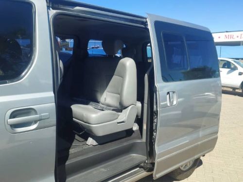 Hyundai H1 GLS 2.4 CVVT Executive manual 9 Seater in Namibia