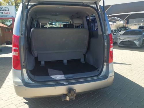 Hyundai H1 GLS 2.4 CVVT Executive manual 9 Seater in Namibia
