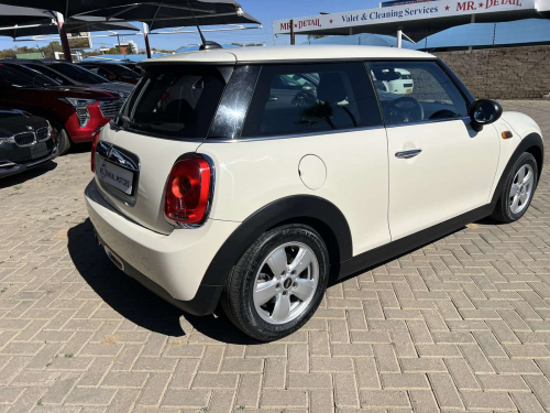 Mini MINI COOPER in Namibia