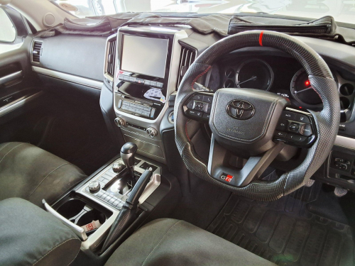 Toyota Land Cruiser 200 LC200 4.5 V8 VX Diesel in Namibia