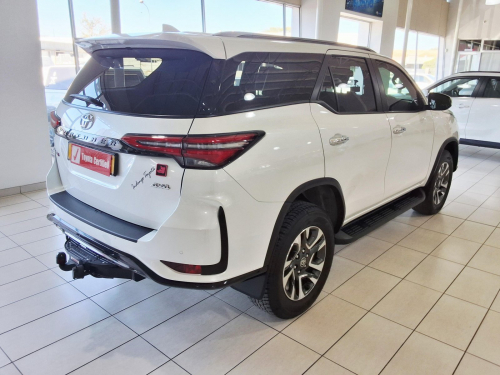 Toyota Fortuner 2.8Gd6 4X4 AT in Namibia