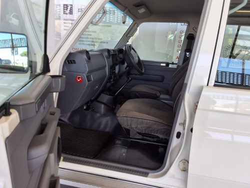 Toyota Toyota Land Cruiser 79 DC 4.0 Petrol 4x4 MT in Namibia