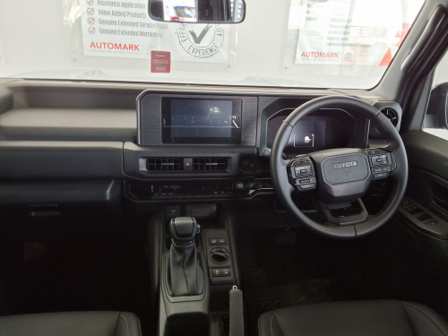 Toyota Land Cruiser FJ Land Cruiser FJ 4X4 6AT VX in Namibia