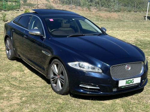 Jaguar XJ in Namibia