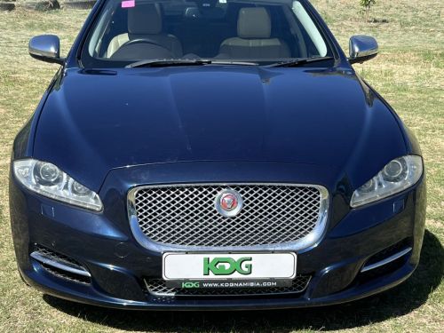 Jaguar XJ in Namibia