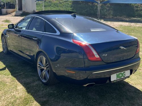 Jaguar XJ in Namibia
