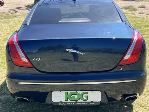 Jaguar XJ in Namibia