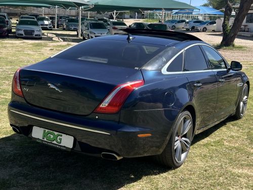 Jaguar XJ in Namibia
