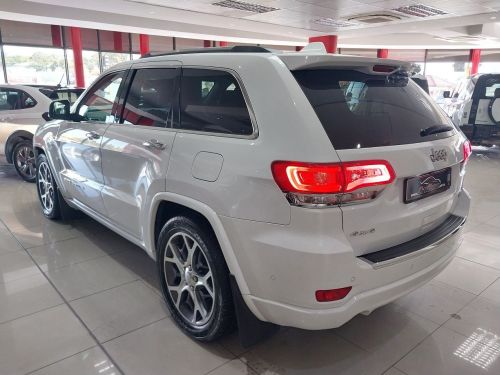 Jeep Grand Cherokee 3.6L V6 Overland in Namibia