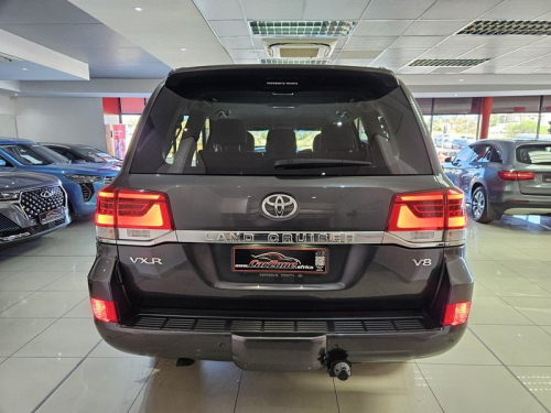 Toyota Landcruiser 200 V8 4.5d Vx-r A/t in Namibia