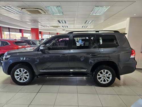 Toyota Landcruiser 200 V8 4.5d Vx-r A/t in Namibia
