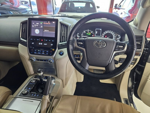 Toyota Landcruiser 200 V8 4.5d Vx-r A/t in Namibia