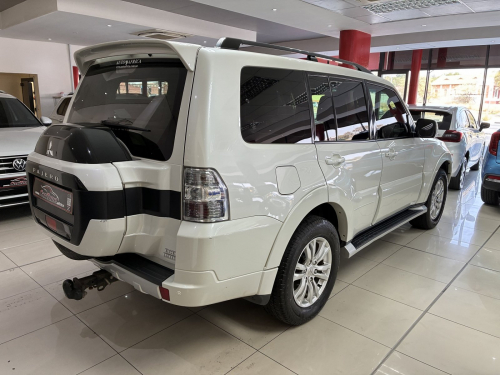 Mitsubishi Pajero 3.2 Di - Dc Gls A/t in Namibia