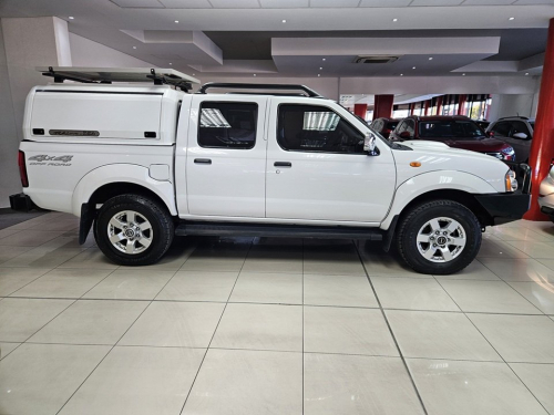 Nissan Hardbody Np300 2.5 Tdi 4x4 P/u D/c in Namibia