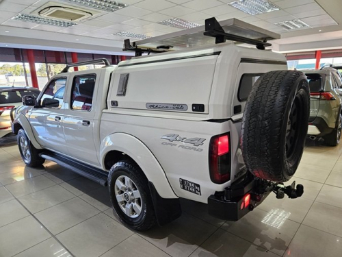 Nissan Hardbody Np300 2.5 Tdi 4x4 P/u D/c in Namibia
