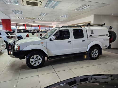 Nissan Hardbody Np300 2.5 Tdi 4x4 P/u D/c in Namibia